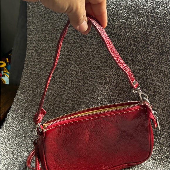 Elegant Red Leather Crossbody Bag - Picture 8 of 8